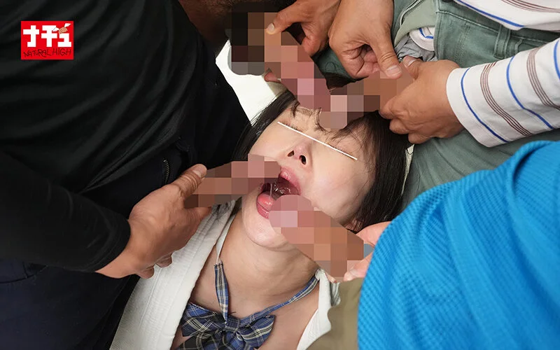 制服JKが顔にチ〇ポ当てられている