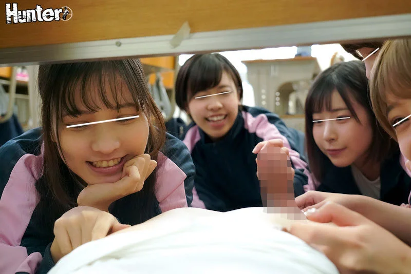 JK達にチ〇コをいじられている