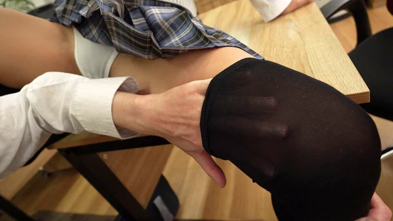 ニーハイ履いた制服JK