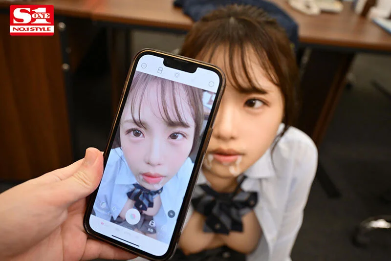 制服JK・早坂ひめの口からザーメン垂れている