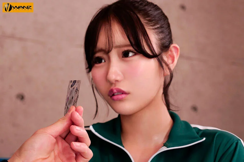 コンドームを見せられているJK・鈴の家りん