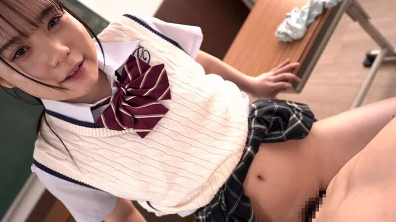 制服JKが騎乗位でエッチしている