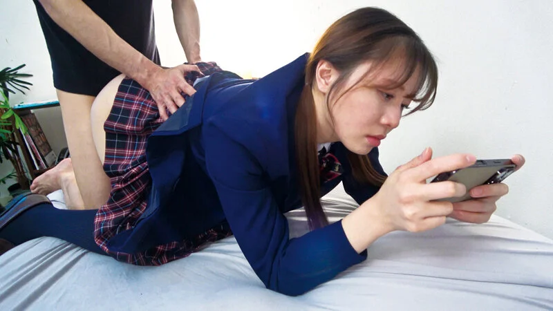 生意気な制服JKがバックでエッチしている