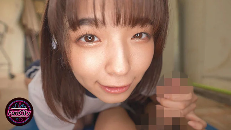 体操服を着ているJK・倉本すみれのアップ