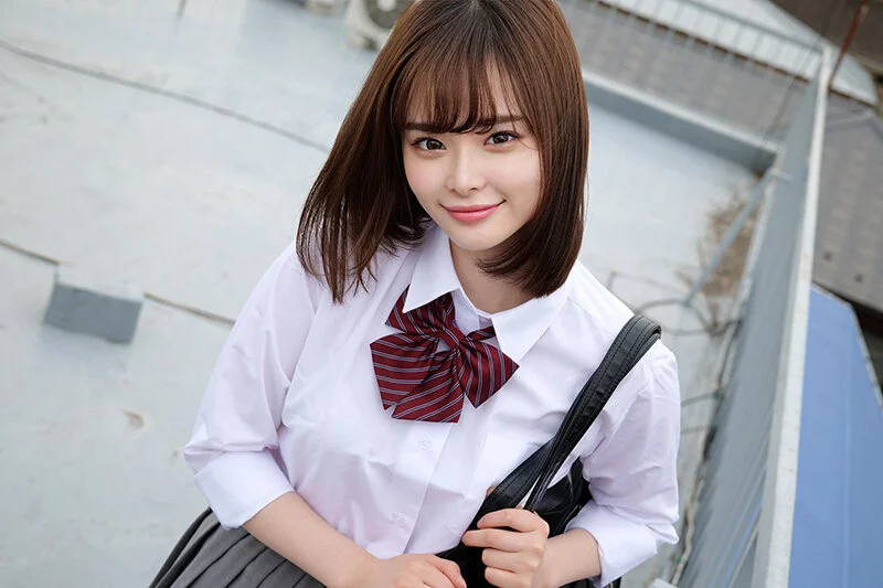 微笑む制服女子