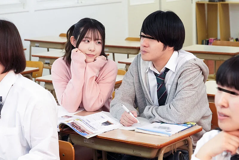 萌え袖の制服JK