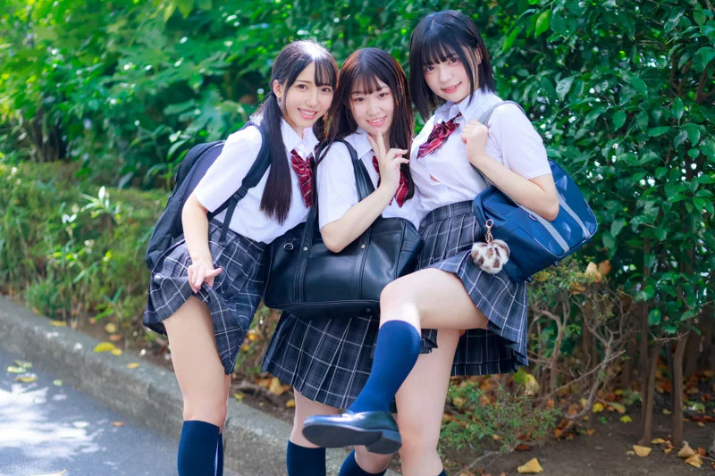 制服JK三人 【配信品番：deaa024 サンプル画像】