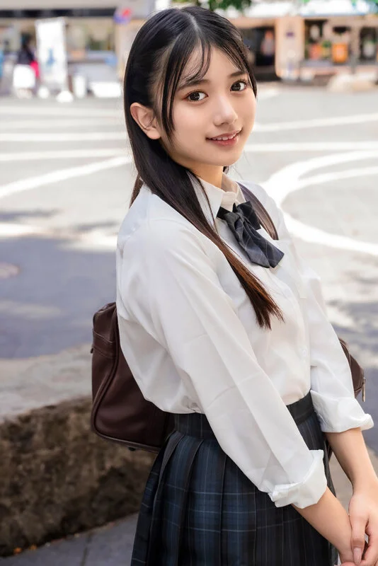 制服JKが微笑んでいる