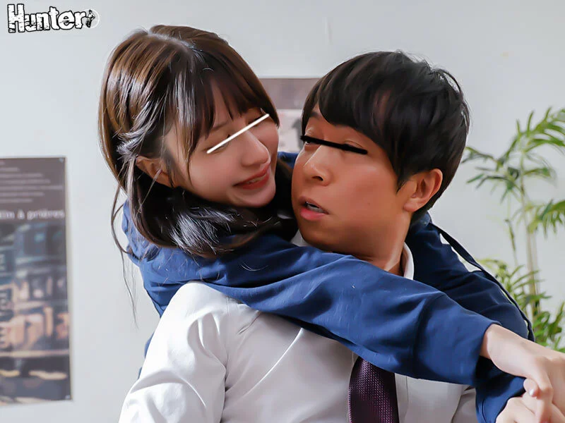 男に抱き着く女子 【配信品番：huntc00239 サンプル画像】