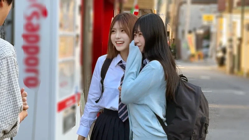 制服JK2人がナンパされている 【配信品番：skho175 サンプル画像】