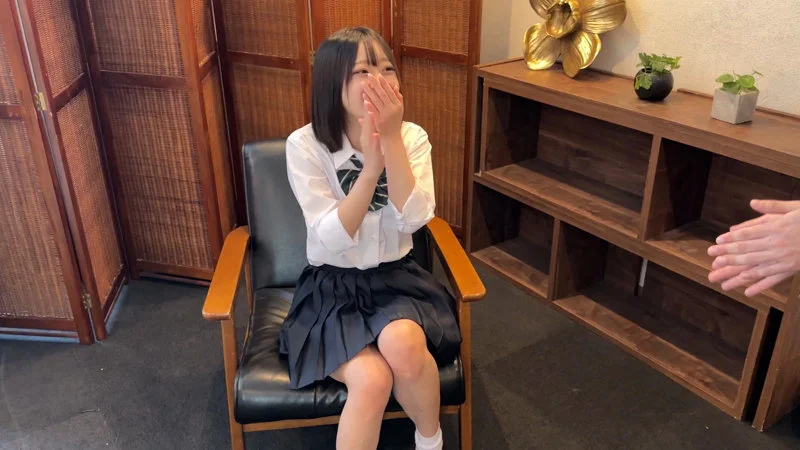 椅子に座っている制服JK 【配信品番：skho201 サンプル画像】