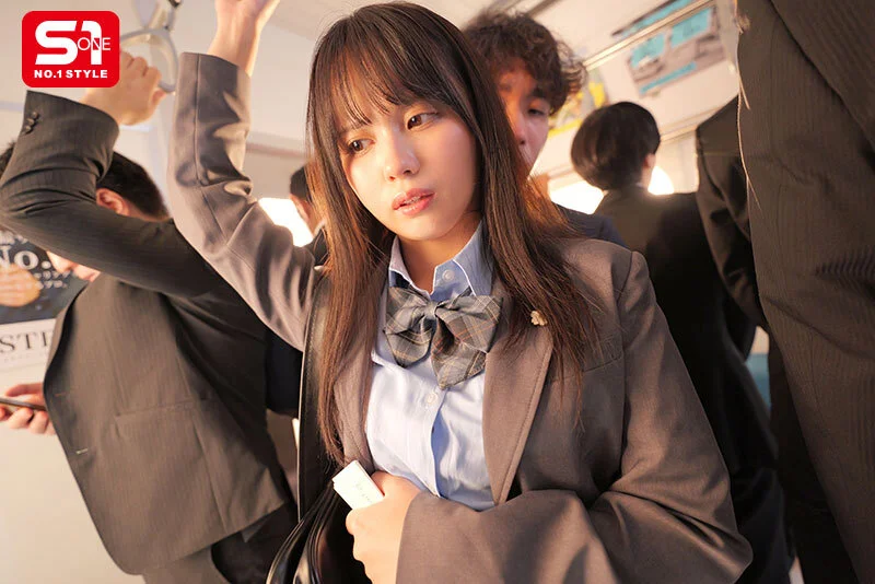 制服JK・渚あいりが電車内にいる 【配信品番：sone00551 サンプル画像】