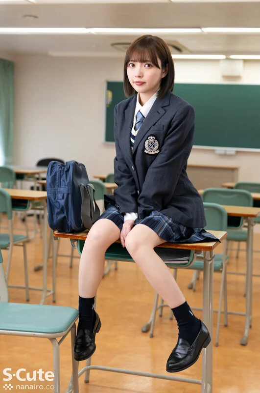 制服JK・日向理名が教室にいる 【配信品番:sqte00557 サンプル画像】